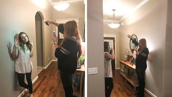 Atau bisa pula di dinding rumah dengan pencahayaan dari ponsel. Foto: Lifebuzz