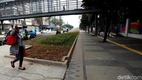 Trotoar kini terlihat lebar dan nyaman.