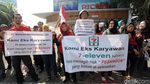 Demo Mantan Pegawai Sevel Tuntut Pembayaran Pesangon