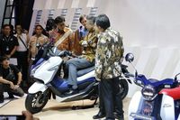 Perang Skutik Bongsor: Honda Forza 250 Tantang Yamaha Xmax