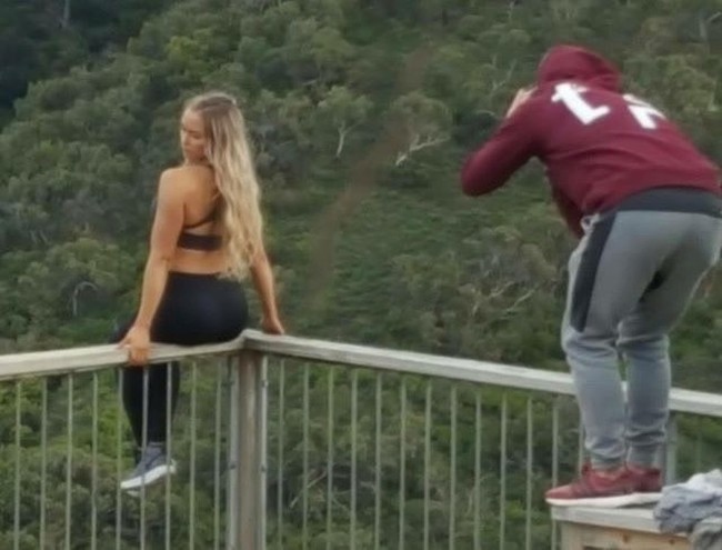 Jika sudah cinta, ketinggian tidak lagi jadi penghalang. Foto: Instagram @boyfriends_of_insta