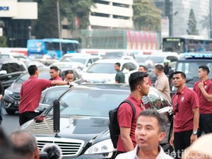 Jokowi-Anies Semobil Usai Tinjau Revitalisasi Trotoar Jl Sudirman