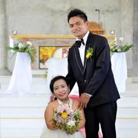 Foto pernikahan pasangan asal Filipina ini pun membuktikan cinta tanpa syarat. Dallaine Mae Tac-an memiliki kondisi yang dikenal dwarfisme, perawakan pendek akibat kondisi genetik. Pernikahannya dengan Felomino Lumanao itu pun membuat netizen merasa tersentuh. Foto: Facebook