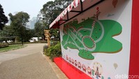 Tersedia pula sebuah peta raksasa yang berisikan denah berbagai lokasi di sekitar Stadion Utama Gelora Bung Karno (SUGBK).