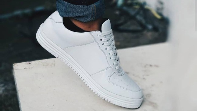 Fakta di Balik Sneakers Lokal yang Dipakai Jokowi