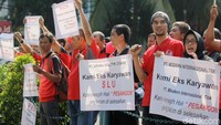 Sejumlah mantan pegawai 7-Eleven yang tergabung dalam Serikat Pekerja Modern Putra Indonesia (SPMPI) melakukan aksi demonstrasi.