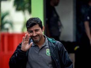 Angel Alfredo Vera Mundur dari Kursi Pelatih Persebaya