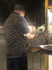 Viral! Tukang Sate Ini Bakar Daging Pakai Hair Dryer