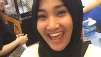 Septian juga kerap mengunggah momen makannya bersama Fatin. Hobby jajan Cito cito kurus, tulisnya saat membeli sebuah camilan goreng bersama Fatin. Foto: Instagram septiannugrahagunawan