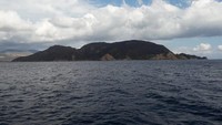 Kini, Gili Lawa terlihat hitam akibat kebakarannya. Gili Lawa akan dibiarkan pulih secara alami (dok Taman Nasional Komodo)