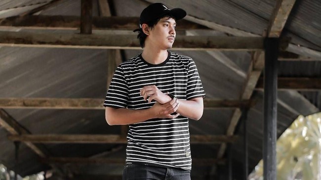 Fakta di Balik Sneakers Lokal yang Dipakai Jokowi