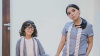 Bajunya sendiri tak hanya untuk anak seukuran Talullah Malaika, bahkan untuk orang dewasa juga ada lho! Foto: Dok. Instagram/talullahmalaika