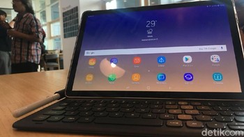Galaxy Tab S4 dibanderol mulai Rp 10,9 juta dan tersedia mulai akhir Agustus mendatang di Indonesia. Foto: Agus Tri Haryanto/detikINET