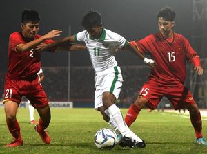 Kaos Bola Supriadi: Dari Kedodoran hingga Dijahit Berulang Kali