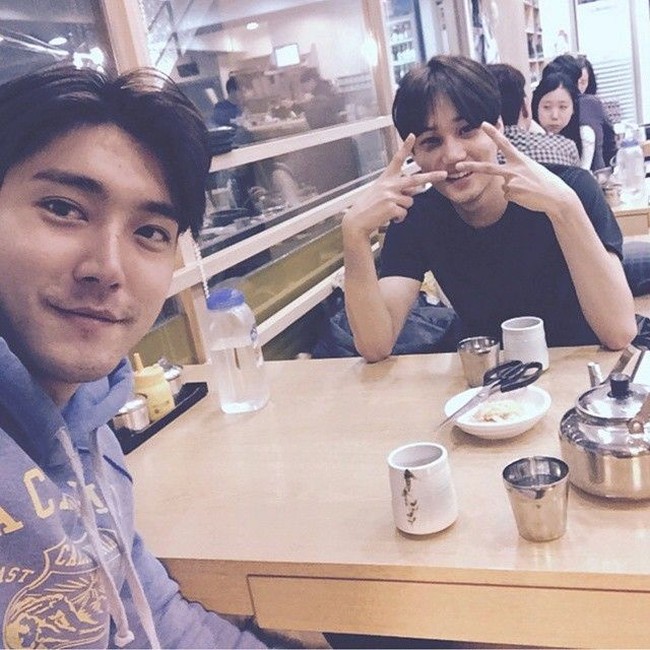 Gaya Keren Kai EXO Kulineran hingga Si Ganteng Eddy Meijer yang Suka Makan
