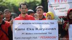 Demo Mantan Pegawai Sevel Tuntut Pembayaran Pesangon