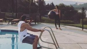 Begini Dedikasi Para Pria di Balik Foto Instagram Keren Pacar Mereka