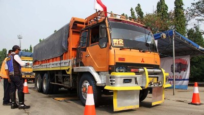 186 Truk Obesitas Melintas Tol Jakarta-Tangerang Ditilang
