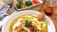 @carolinecl88 bikin sendiri soto Banjar untuk santapan keluarganya. Bahan utamanya ayam kampung dan aneka rempah. Tak lupa pelengkap perkedel, telur rebus, soun dan perasan jeruk nipis. Slurrpp! Foto: Instagram