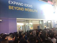 Antrean di pintu masuk GIIAS 2018.
