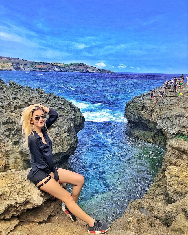 Selain berbakat di bidang modeling dan musik, rupanya Leng Sean juga pandai menjadi presenter. Ia juga merupakan seorang travel host. Foto: Instagram @lengsean