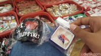 Kamu juga bisa mencampur beragam suvenir seperti ini. Nah, kamu mau yang mana? (Syanti/detikTravel)