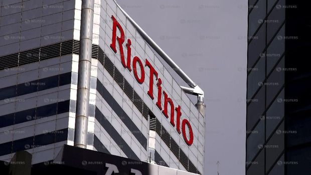 FILE PHOTO: A sign adorns the building where mining company Rio Tinto has their office in Perth, Western Australia, November 19, 2015.   REUTERS/David Gray/File Photo                     GLOBAL BUSINESS WEEK AHEAD    SEARCH GLOBAL BUSINESS 31 JUL FOR ALL IMAGES