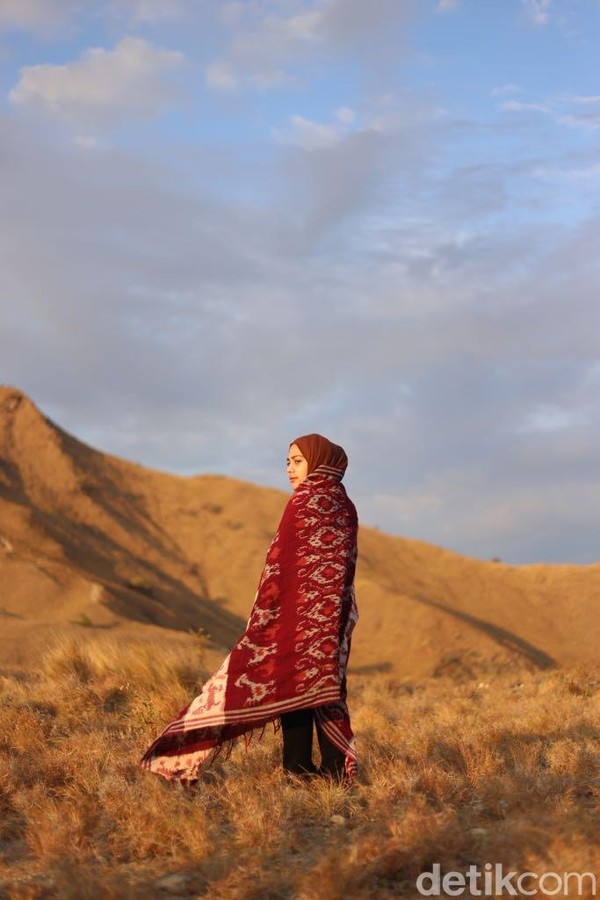 Banyak juga wisatawan yang datang untuk berfoto-foto. Panorama alamnya memang ciamik! (Indah Novita Sari/detikTravel) Banyak juga wisatawan yang datang untuk berfoto-foto. Panorama alamnya memang ciamik! (Indah Novita Sari/detikTravel)