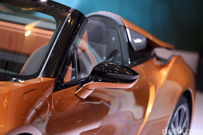 Mobil Sport Ramah Lingkungan BMW i8 Roadster