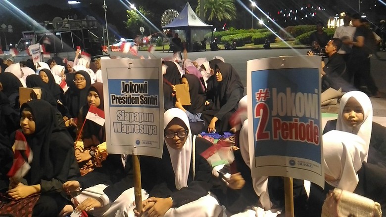 Santri Alaska Doa Bersama di Depan Istana Dukung Jokowi 2 