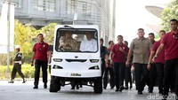 Setelah menaiki AMMDes, Jokowi memberikan tanggapan terkait dunia otomotif.