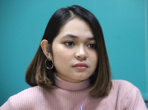 Rahasia Regina Poetiray Tampil Sehat