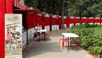 Taman Festival di Gelora Bung Karno pun dipenuhi berbagai macam bazar makanan untuk mengisi perut para pengunjung yang datang.