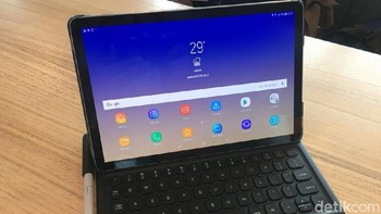 Galaxy Tab S4 hadir dengan layar 10,5 inch. Foto: Agus Tri Haryanto/detikINET