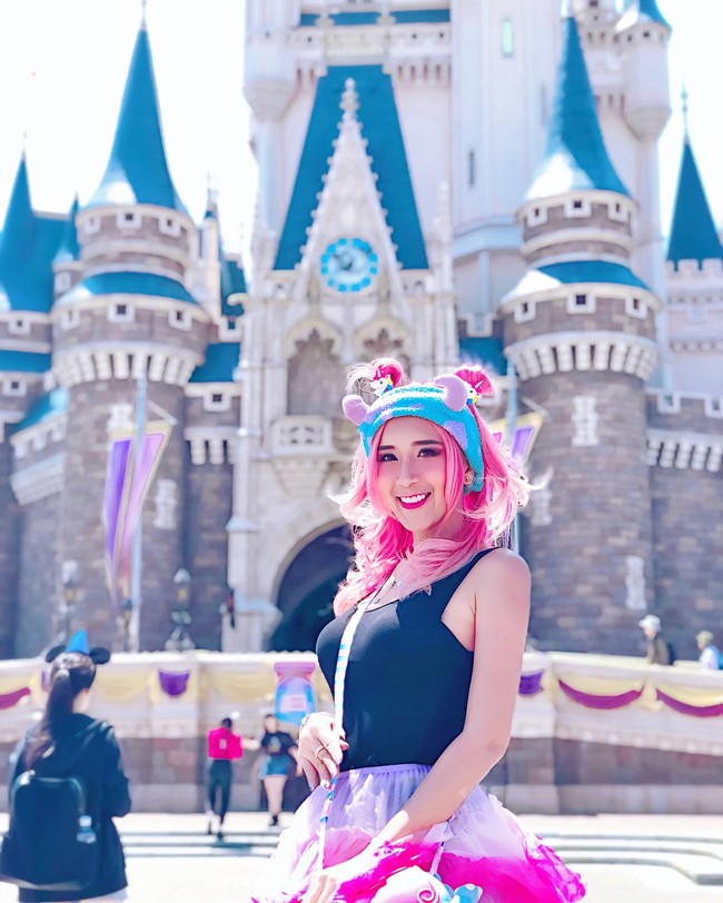 DJ berusia 29 tahun ini populer di Instagram. Ia memiliki 281 ribu lebih pengikut. Foto: Instagram @lengsean