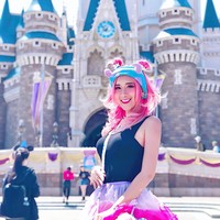 DJ berusia 29 tahun ini populer di Instagram. Ia memiliki 281 ribu lebih pengikut. Foto: Instagram @lengsean