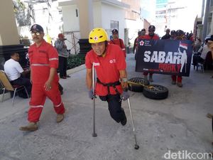 Bersiap ke Elbrus, Pendaki Difabel Sabar Tarik Ban Siang Bolong