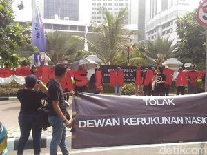 Kantor Wiranto Didemo, Tuntut Penyelesaian Kasus HAM Masa Lalu