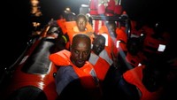 Banyak faktor yang memicu para imigran ini mencari wilayah baru dibanding memilih tingga di tanah kelahiran. Diantaranya, perang yang tak berkesudahan, wabah penyakit, hingga harapan hidup yang renda untuk dirinya dan keluarga jika memilih hidup di tempat asal. Eropa menawarkan kesempatan baru bagi mereka untuk memulai hidup yang lebih baik. Juan Medina/Reuters.
