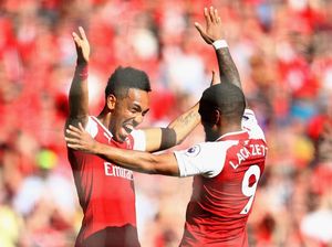 Demi Lacazette, Aubameyang Rela Dimainkan Sebagai Sayap