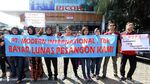 Demo Mantan Pegawai Sevel Tuntut Pembayaran Pesangon