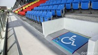 Venue tersebut menyediakan tempat untuk penyandang disabilitas.  