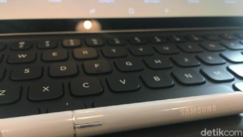 Galaxy Tab S4 membekali S Pen. Foto: Agus Tri Haryanto/detikINET