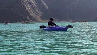 Kardio di air, Carla senang banget kayaking. (Foto:instagram/carladibello)