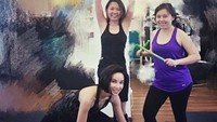 Michelle lebih suka yoga dan pilates atau kombinasi keduanya, hasiko flow. Foto: Instagram/michelle_saram