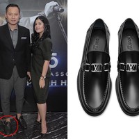 AHY mengenakan sepatu lain dari LV bernama Major Loafer warna hitam ketika menyaksikan konser musik bersama istri tercinta. Yang satu ini dibanderol US$ 895 atau Rp 13 juta. Foto: dok. Instagram, Louis Vuitton
