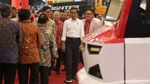 Di GIIAS 2018, Jokowi Cicipi Mobil Desa