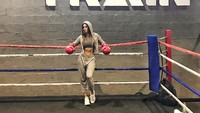 Nggak cuma fitness, Carla juga doyan olahraga kontak fisik seperti boxing. (Foto:instagram/carladibello)