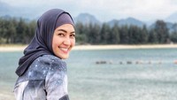 Pada hari Rabu, 1 Agustus 2018, ia diperiksa sebagai saksi untuk tersangka Gubernur Aceh Irwandi Yusuf dalam kasus korupsi Dana Otonomi Khusus Aceh (DOKA) 2018. Foto: Dok. Instagram/steffyburase