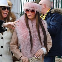 Untuk perawatan kecantikan, Katie melakukan sejumlah tretment yang menghabiskan biaya yang tidak sedikit. Untuk menikur dan pedikur, wanita 40 tahun itu melakukannya dua kali seminggu dengan biaya Rp 28 juta.  Foto: Instagram